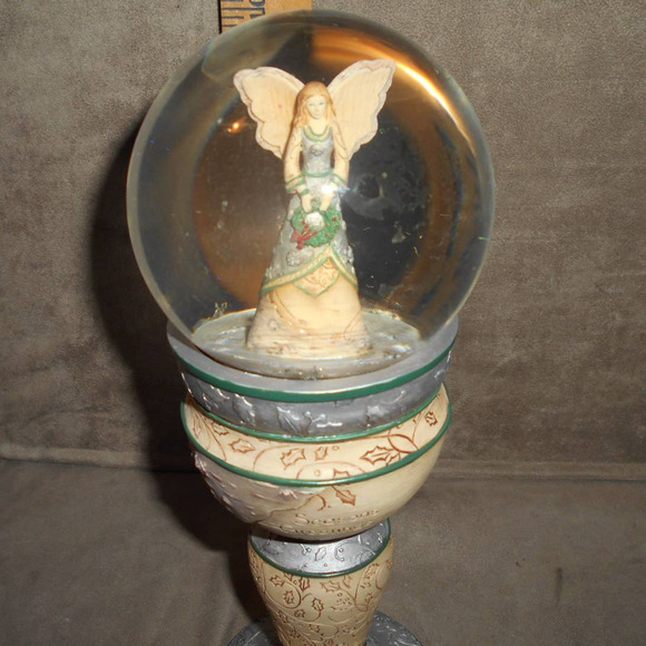 Elements Season's Greetings 82033 Christmas Angel Snow Globe Pavilion Gifts 2007 - Picture 3 of 8